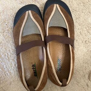 Earth kalso Technology Mary Jane shoes 7B